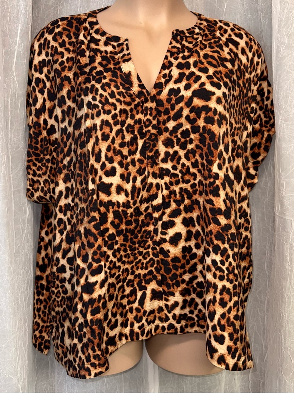 Ava & Viv women’s leopard print blouse in size 3X.